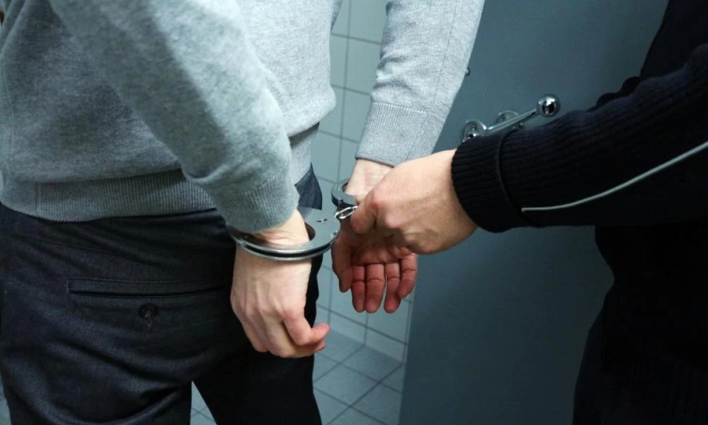 Σιγκαπούρη: Στη φυλακή Βρετανός που δεν φορούσε μάσκα στο τρένο